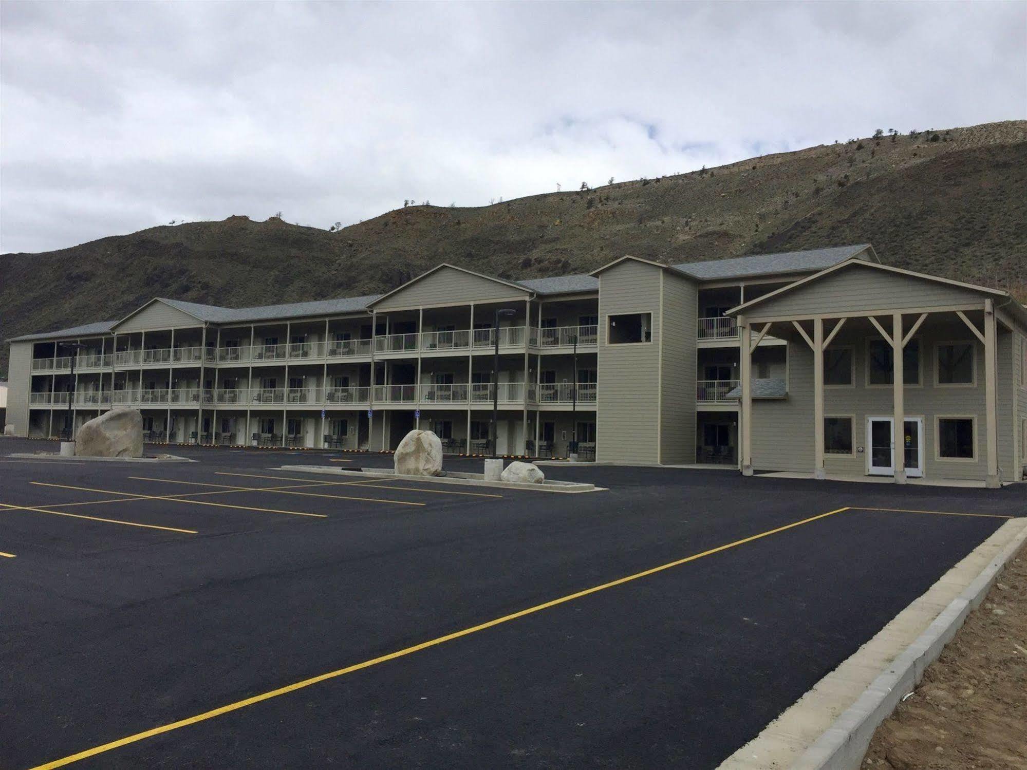 Yellowstone Big Rock Inn Гардінер Екстер'єр фото