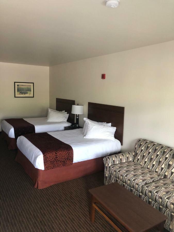 Yellowstone Big Rock Inn Гардінер Екстер'єр фото