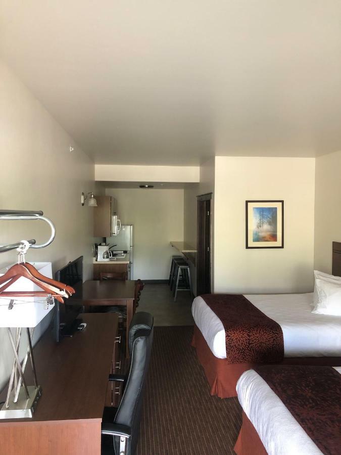 Yellowstone Big Rock Inn Гардінер Екстер'єр фото